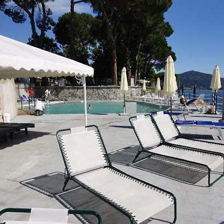 Sleeps 5 Pool * Meina